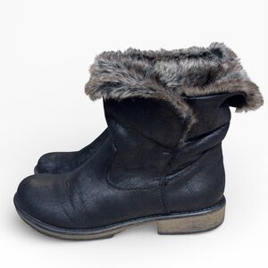 Candie’s Cahoot Black Faux Leather Ankle Boots Faux Fur Trim Women’s Size US 9